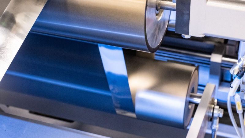 Nahaufnahme aus der Batteriezellfertigung